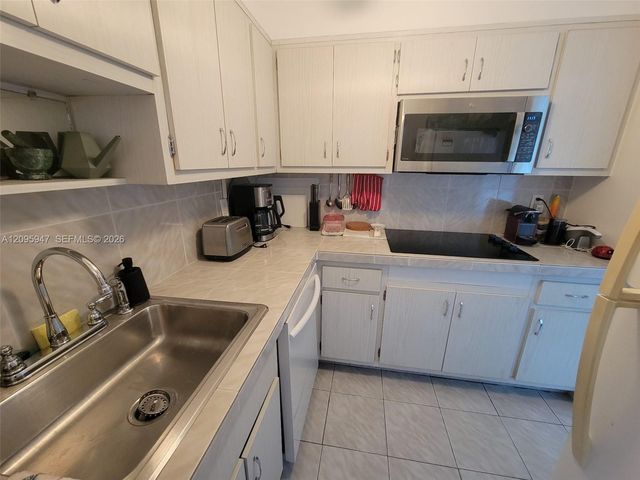 220 Kings Point Drive 606, Sunny Isles Beach, FL 33160
