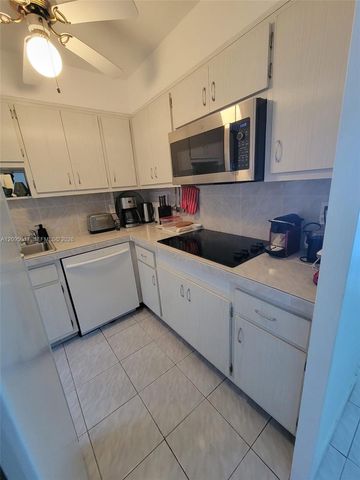 220 Kings Point Drive 606, Sunny Isles Beach, FL 33160