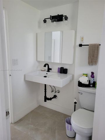 220 Kings Point Drive 606, Sunny Isles Beach, FL 33160