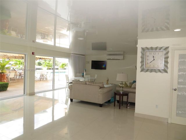 220 Kings Point Drive 606, Sunny Isles Beach, FL 33160