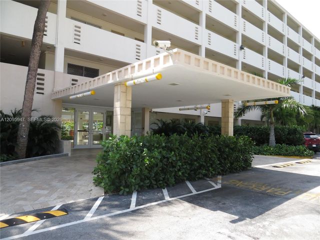 220 Kings Point Drive 606, Sunny Isles Beach, FL 33160