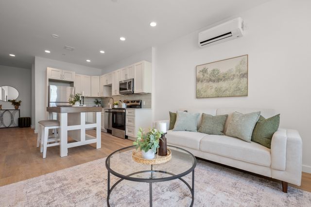 440 Broadway 505, Chelsea, MA 02150