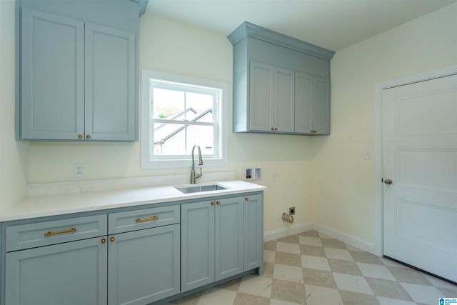 1913 MONCRIEF ROAD, Gardendale, AL 35071