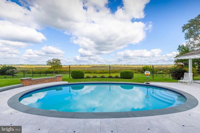 1880 E BUCKSHUTEM RD, Millville, NJ 08332