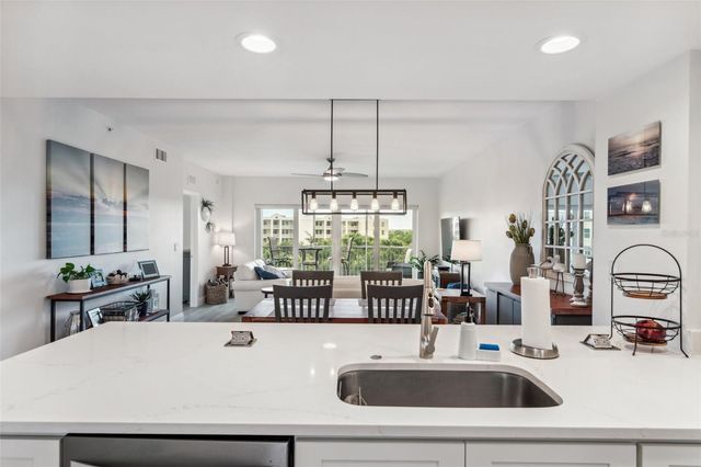 960 STARKEY ROAD 10304, Largo, FL 33771