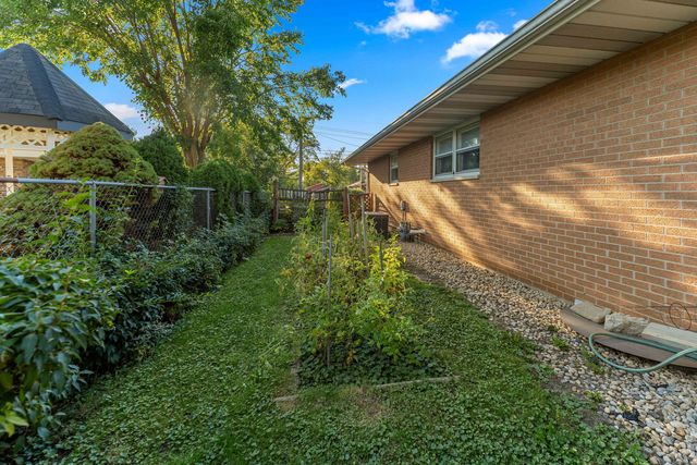 630 De Angelis Court, Chicago Heights, IL 60411