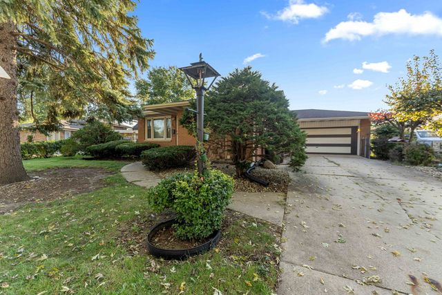 630 De Angelis Court, Chicago Heights, IL 60411