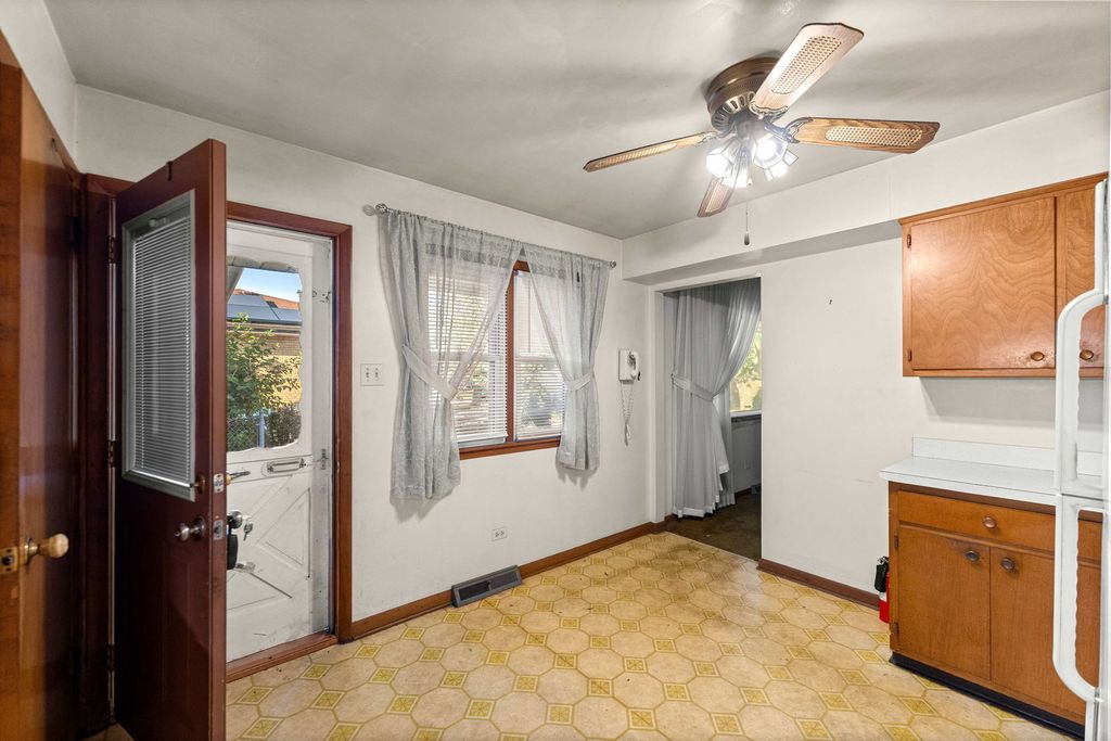 630 De Angelis Court, Chicago Heights, IL 60411 — photo 4