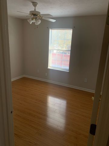 205 Holland Ridge Dr, La Vergne, TN 37086