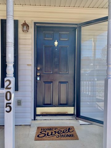 205 Holland Ridge Dr, La Vergne, TN 37086