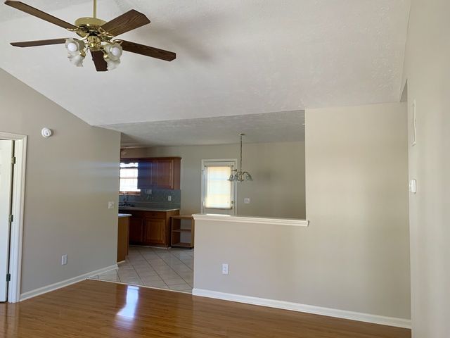 205 Holland Ridge Dr, La Vergne, TN 37086