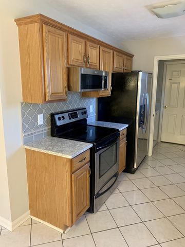 205 Holland Ridge Dr, La Vergne, TN 37086