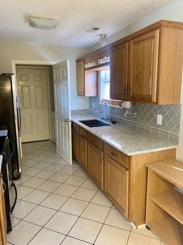 205 Holland Ridge Dr, La Vergne, TN 37086