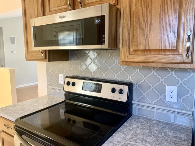 205 Holland Ridge Dr, La Vergne, TN 37086