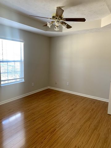 205 Holland Ridge Dr, La Vergne, TN 37086