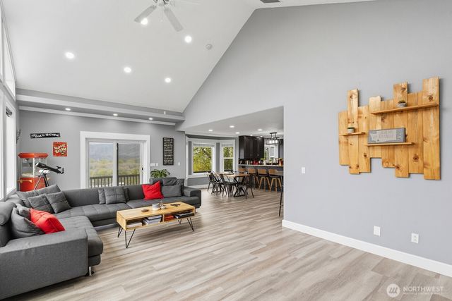 72 Bluff Road, Kelso, WA 98626