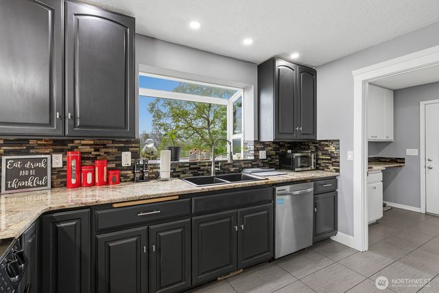 72 Bluff Road, Kelso, WA 98626