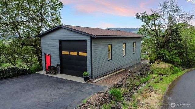 72 Bluff Road, Kelso, WA 98626