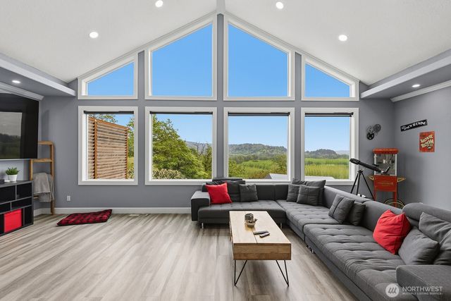 72 Bluff Road, Kelso, WA 98626