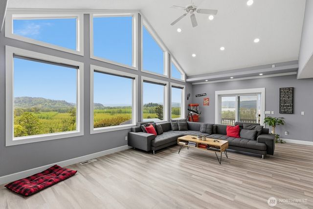 72 Bluff Road, Kelso, WA 98626