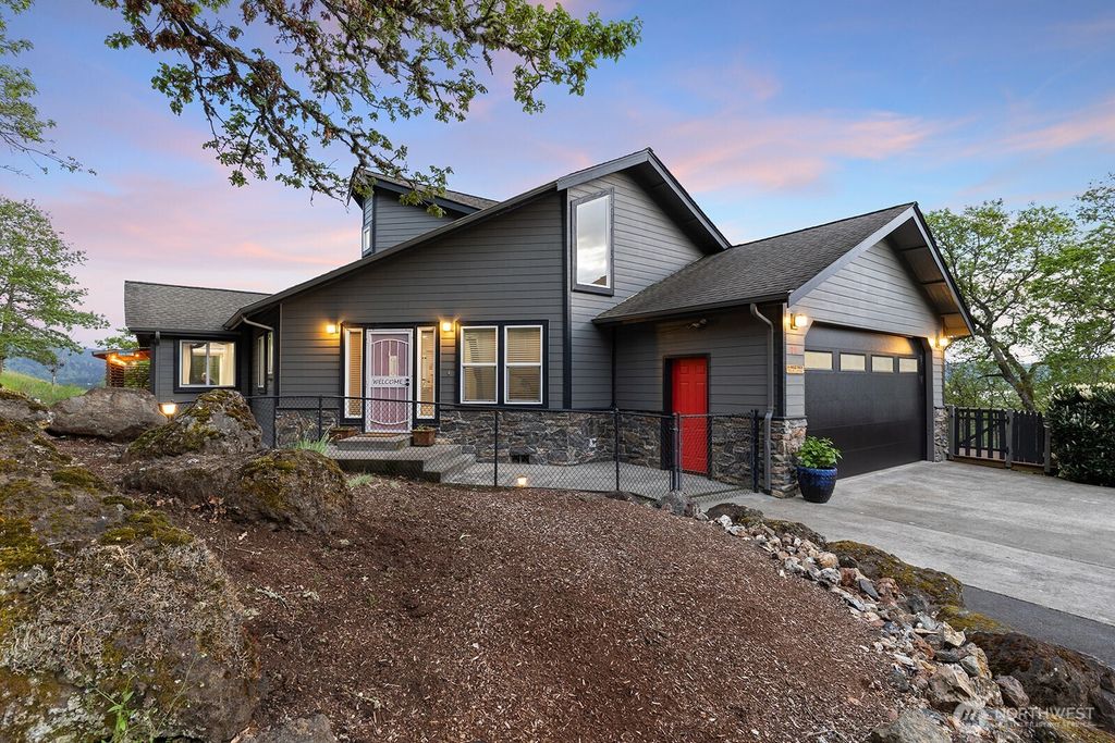 72 Bluff Road, Kelso, WA 98626