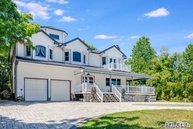 31 Bevin Road, Northport, NY 11768