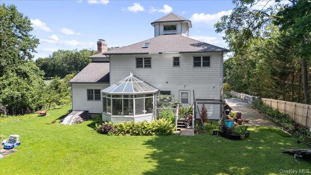 31 Bevin Road, Northport, NY 11768
