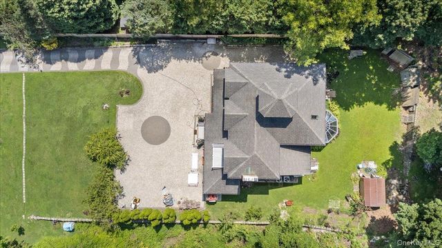 31 Bevin Road, Northport, NY 11768