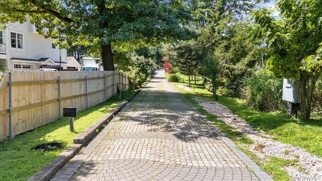 31 Bevin Road, Northport, NY 11768