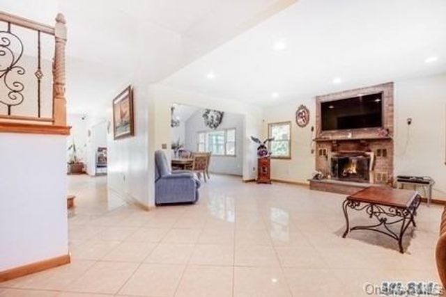 31 Bevin Road, Northport, NY 11768