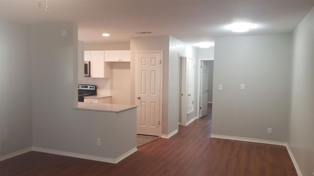 371 Fantail LOOP B, Austin, TX 78734