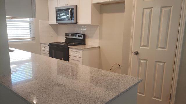 371 Fantail LOOP B, Austin, TX 78734