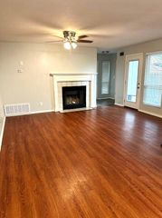 371 Fantail LOOP B, Austin, TX 78734