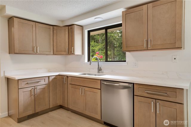 4270 Fir Drive NE, Bremerton, WA 98310