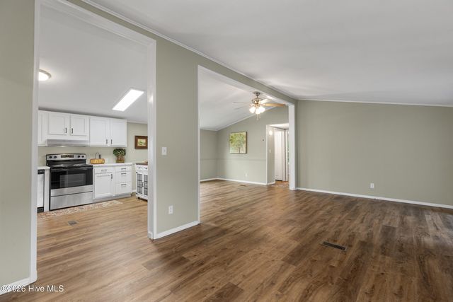 406 Ensign Court, Hampstead, NC 28443