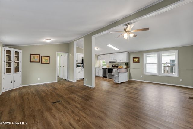 406 Ensign Court, Hampstead, NC 28443
