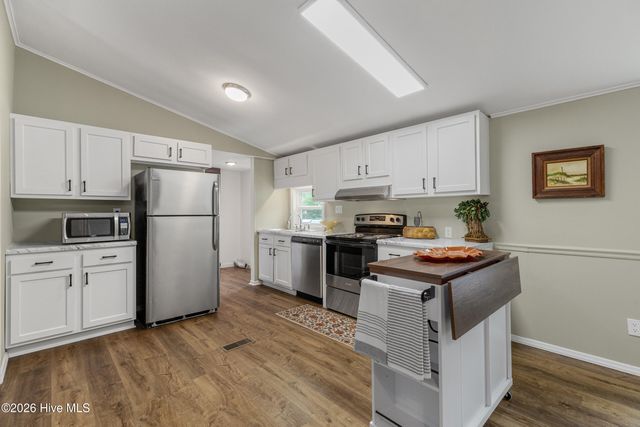 406 Ensign Court, Hampstead, NC 28443