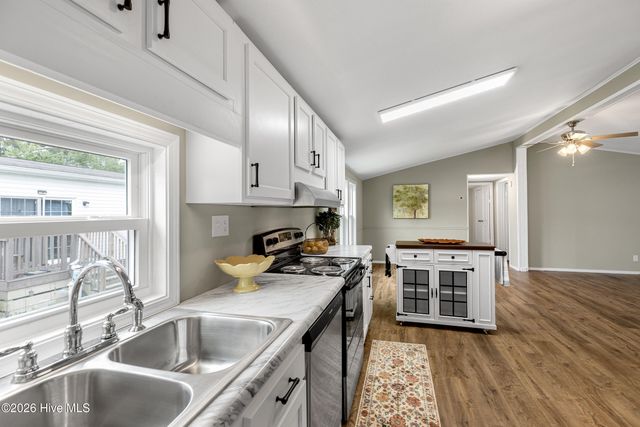 406 Ensign Court, Hampstead, NC 28443