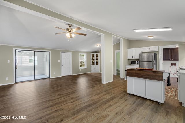 406 Ensign Court, Hampstead, NC 28443