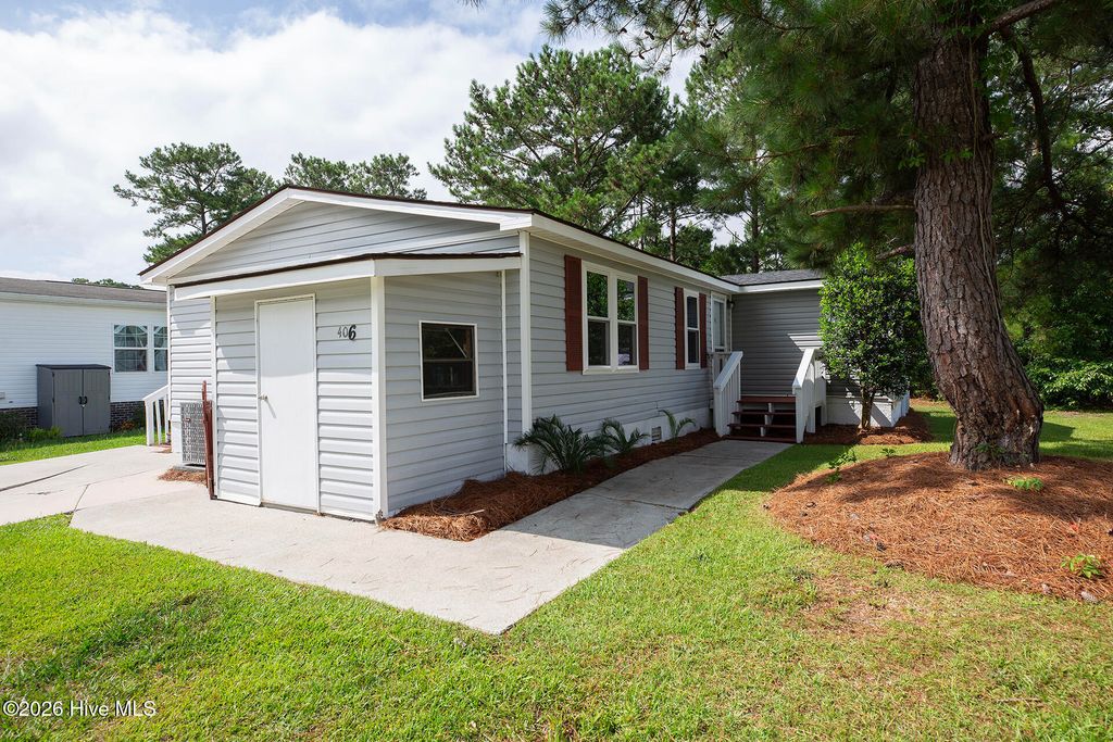 406 Ensign Court, Hampstead, NC 28443