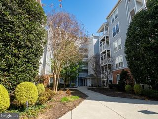 3176 SUMMIT SQUARE DR #4-E4, Oakton, VA 22124