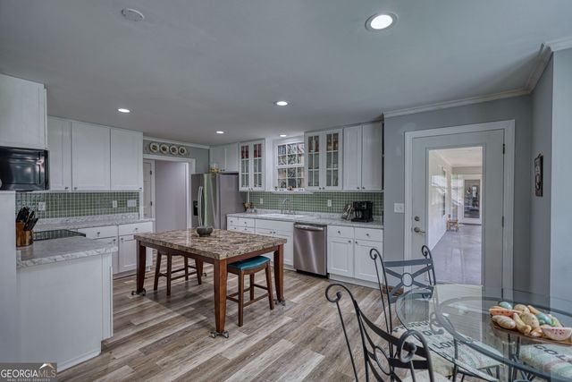 1568 Ridgewood Drive SW, Lilburn, GA 30047