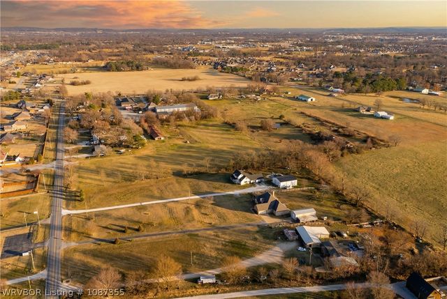 1701 Elm Springs Road, Elm Springs, AR 72762