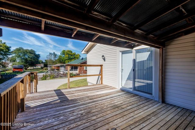 405 Riverview Ln, Shepherdsville, KY 40165