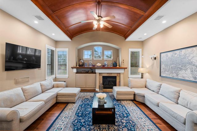 7 Cotillion Court, The Woodlands, TX 77382