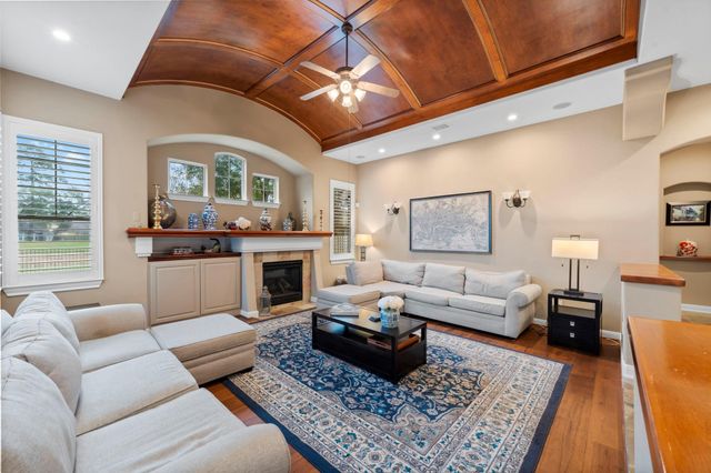 7 Cotillion Court, The Woodlands, TX 77382