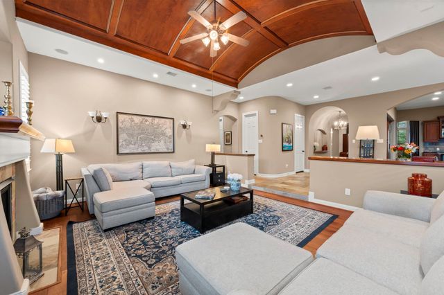 7 Cotillion Court, The Woodlands, TX 77382