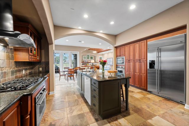 7 Cotillion Court, The Woodlands, TX 77382