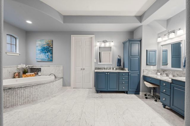 7 Cotillion Court, The Woodlands, TX 77382