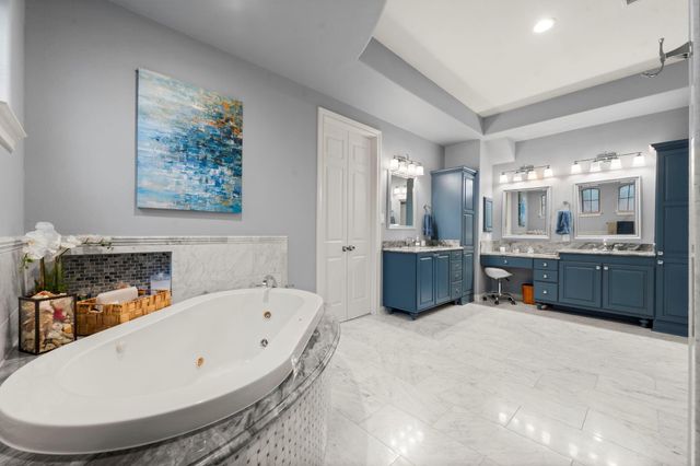 7 Cotillion Court, The Woodlands, TX 77382